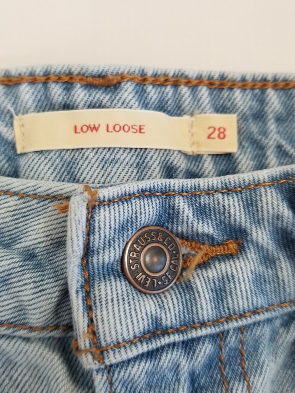 Levi's Low Loose Jeans Size 28 - Picture 6 of 8